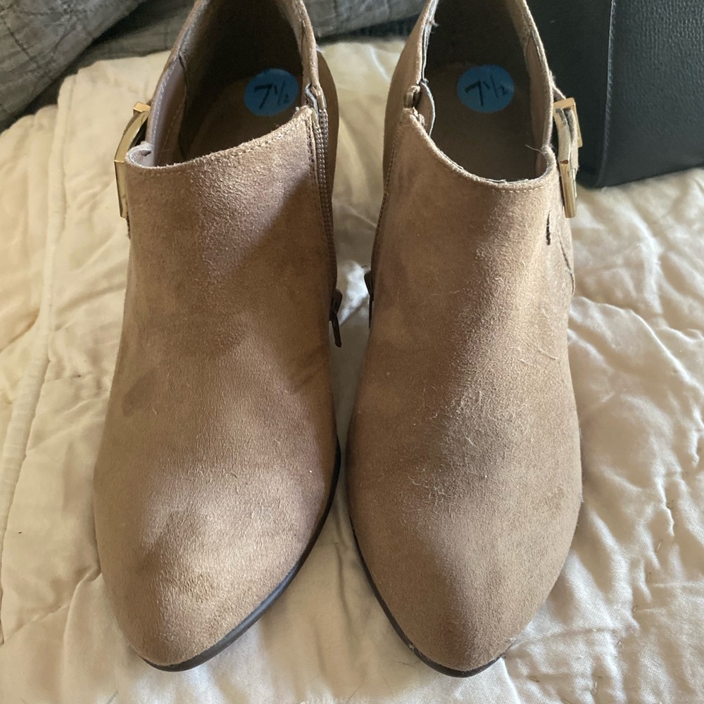 AEROSOLES Tan Ankle Booties